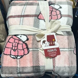 Peanuts Pink Puffer King Size Blanket Snoopy